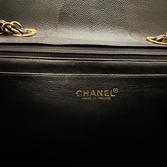 CHANEL Jumbo Classic Single Flap Caviar Leather Handbag Black/Gold Hardware - Picture 6 of 15